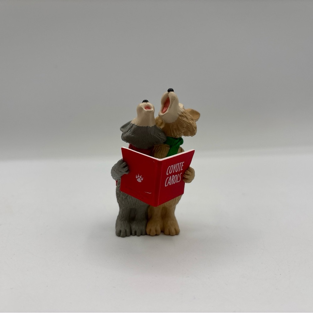 Hallmark Keepsake Ornament‎ 1990 Coyote Carols Handcrafted